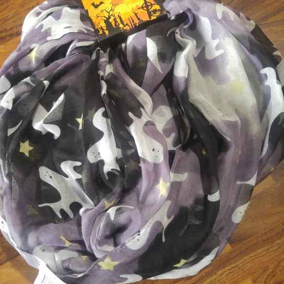 Ghost Infinity Scarf - Picture 4 of 4